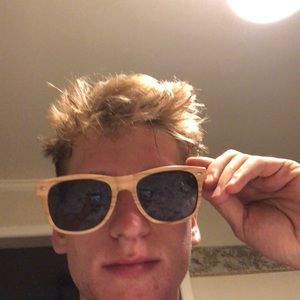 Meet your Posher, Larry